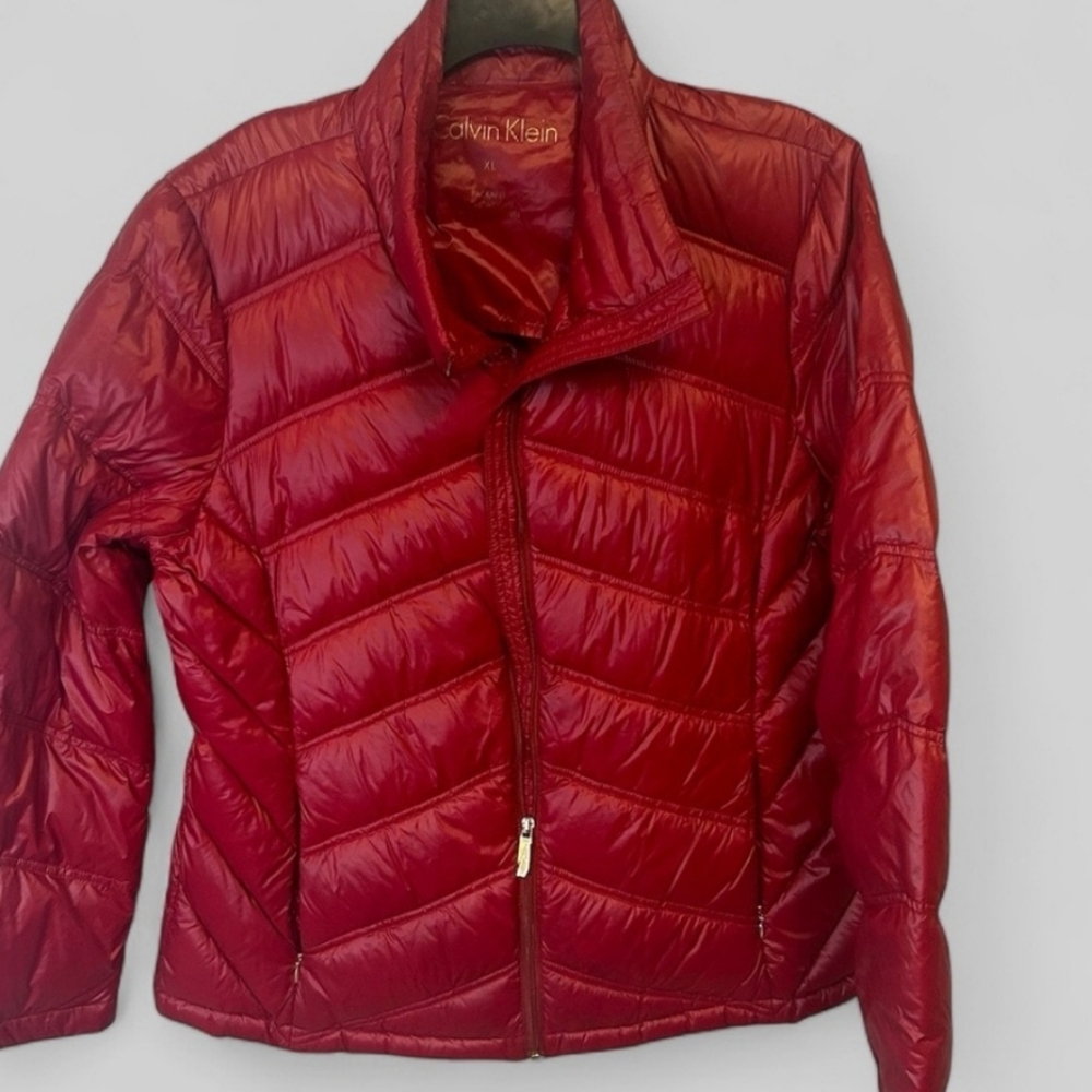Calvin Klein packable lightweight premium down red puffer jacket size XL, gold